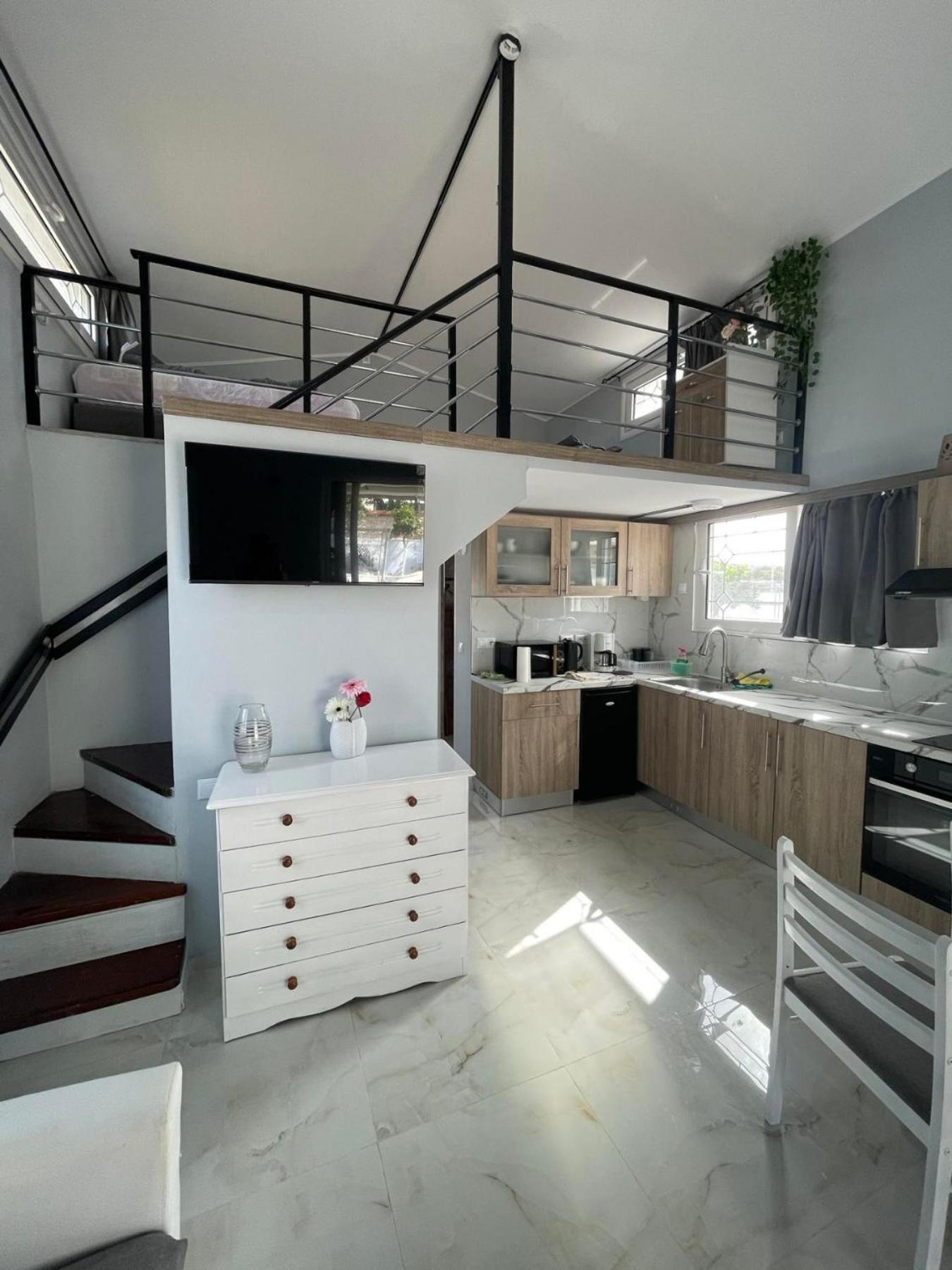 Filio'S Loft Near Airport Villa Артемида Екстериор снимка